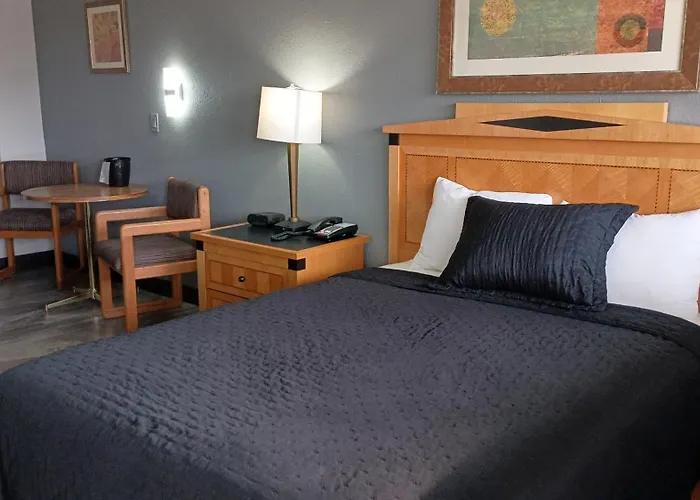 Econo & Hotel
